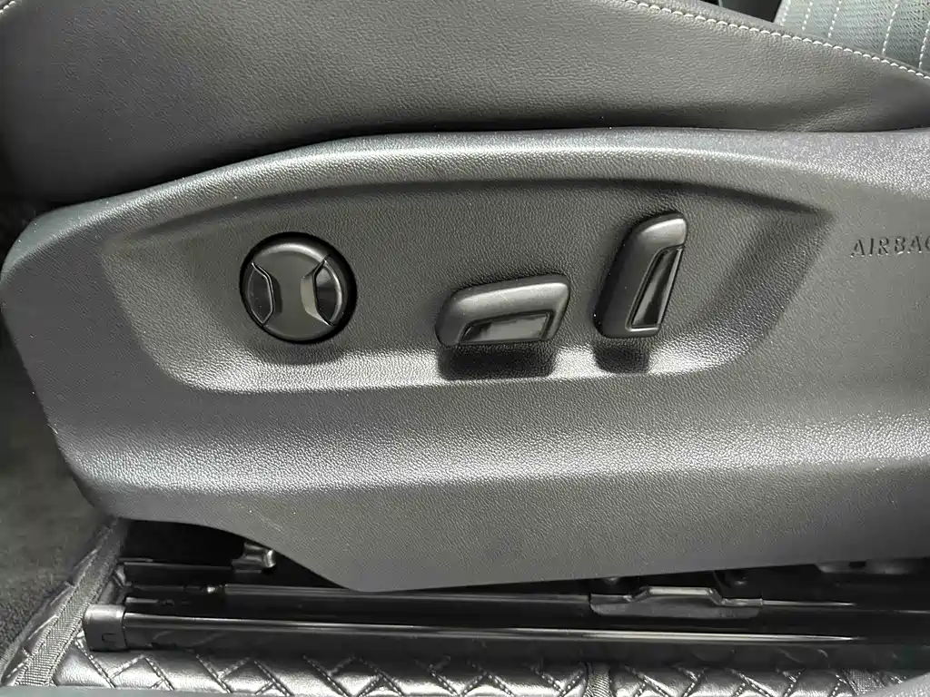 Volkswagen Tiguan L L 2023 330TSI AT Smart