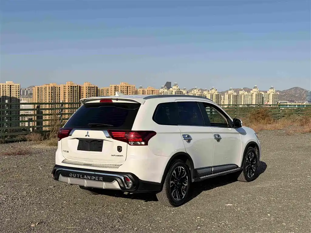 Mitsubishi Outlander — миниатюра 4
