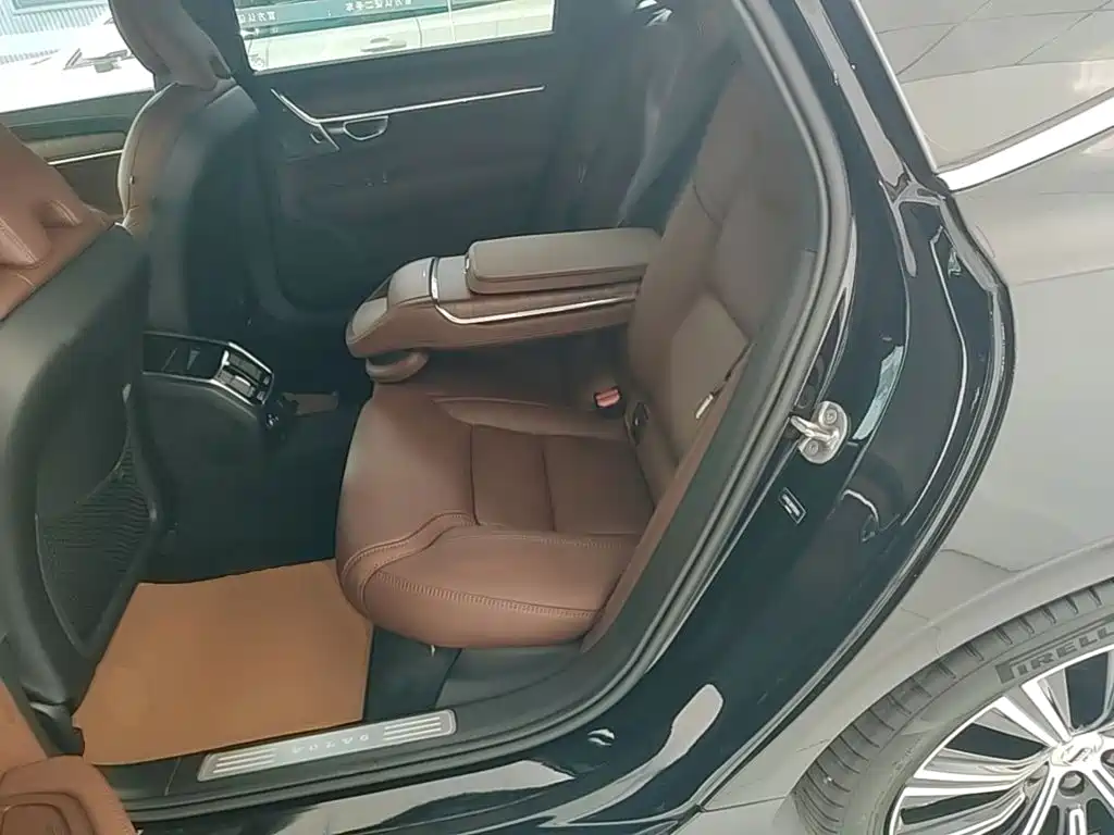 Volvo S90 — миниатюра 17