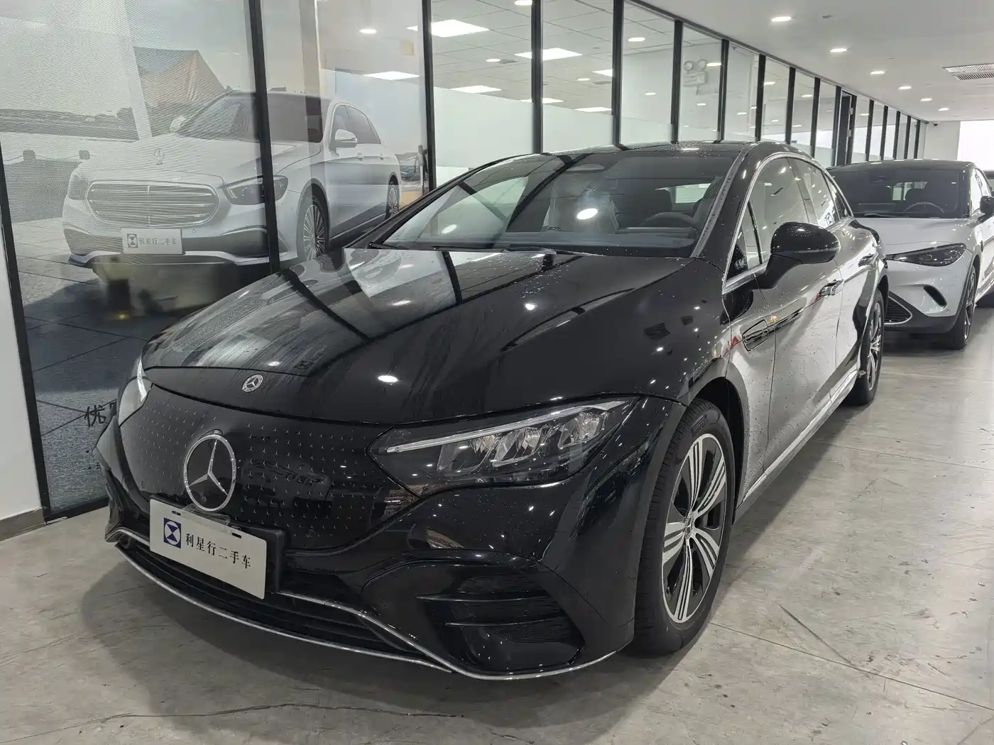奔驰EQE 2025款 500 4MATIC 先锋版 2025