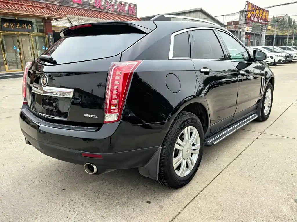Cadillac SRX — миниатюра 7