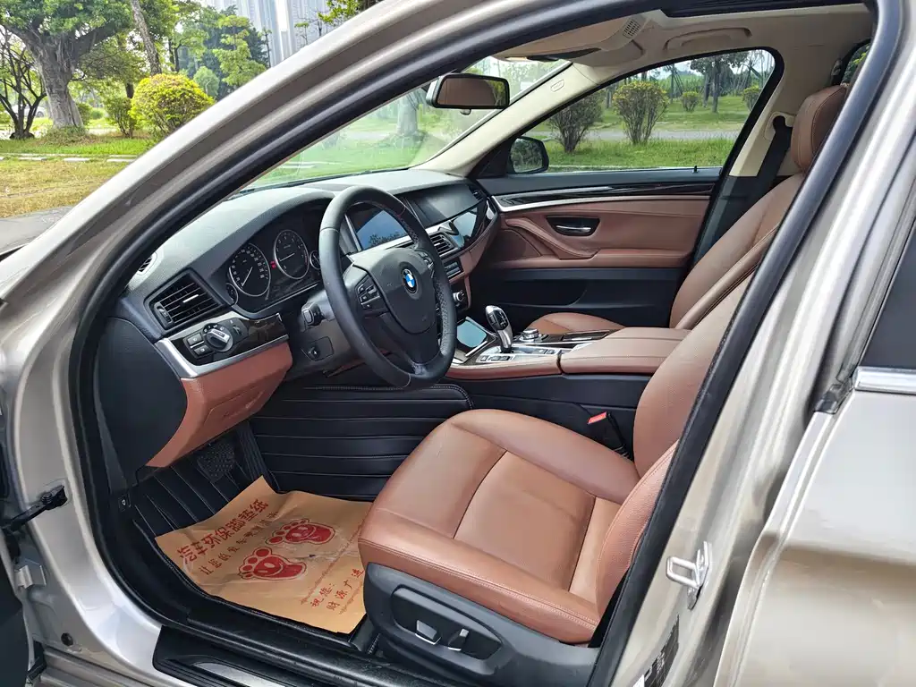 BMW 5 Series — миниатюра 7