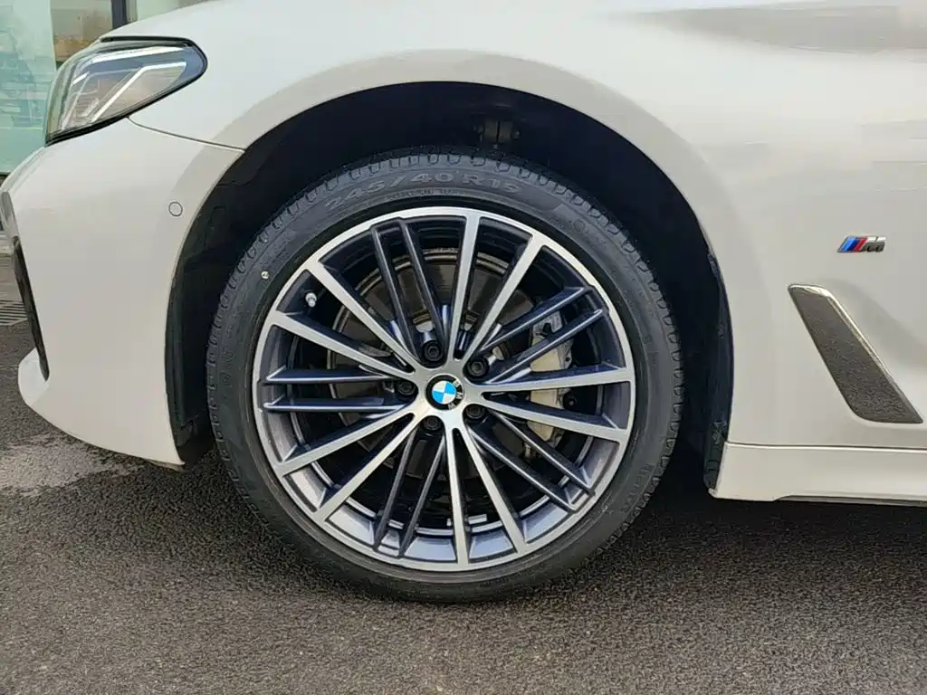 BMW 5 Series — миниатюра 23
