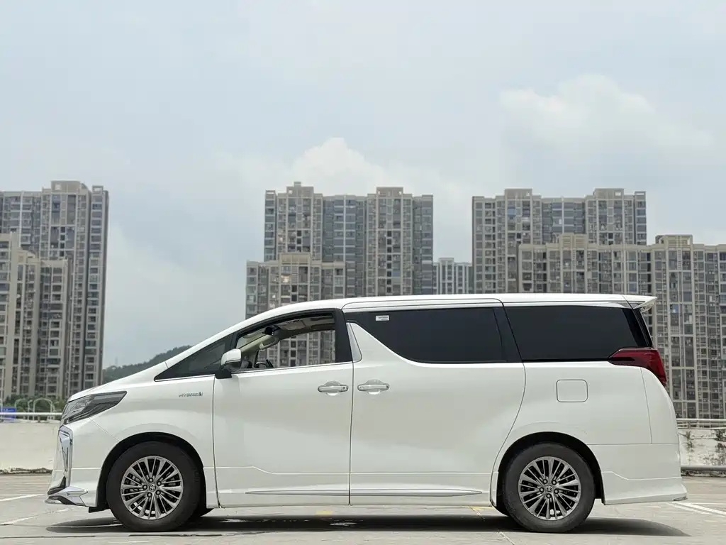 Toyota Alphard — миниатюра 14