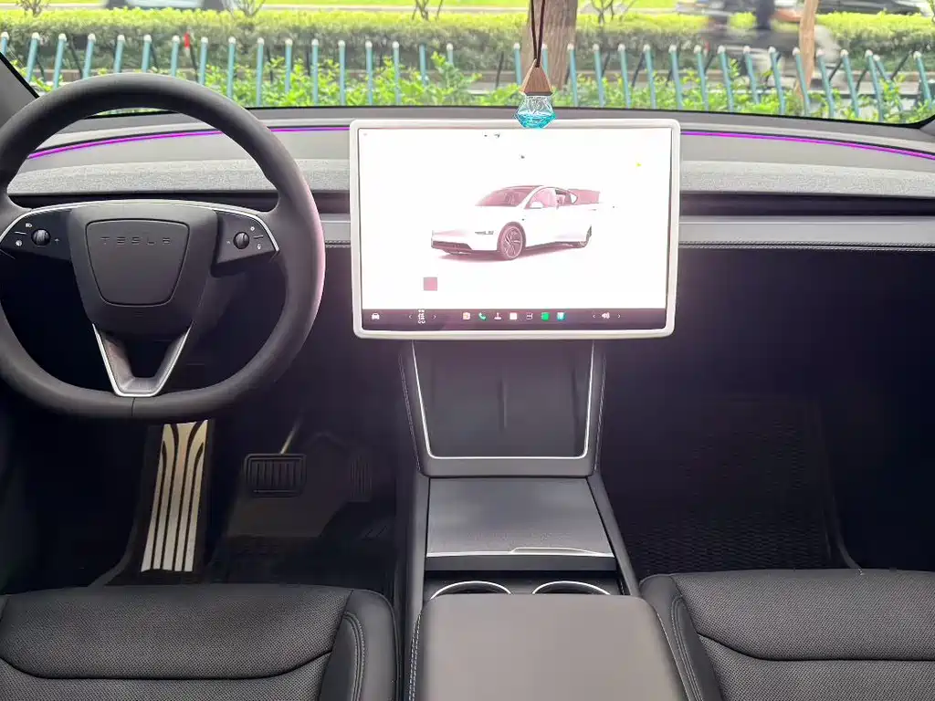 Tesla Model Y — миниатюра 4