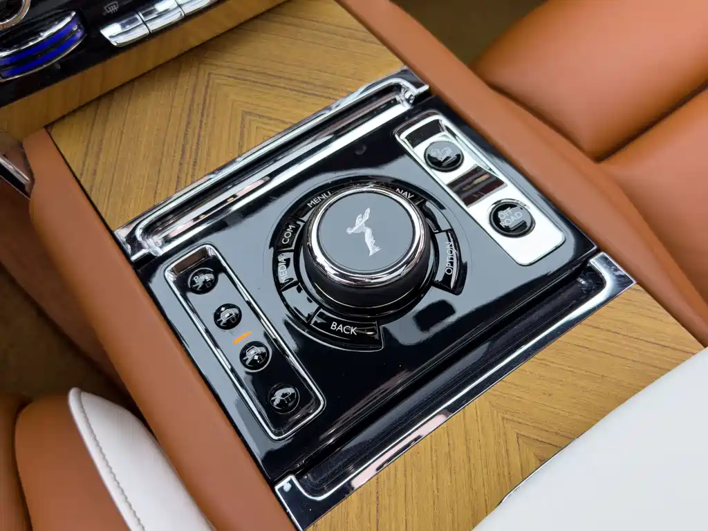 Rolls-Royce Cullinan — миниатюра 23