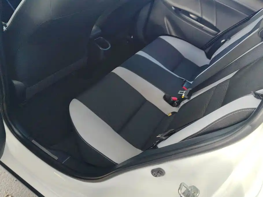 Toyota Yaris L — миниатюра 11