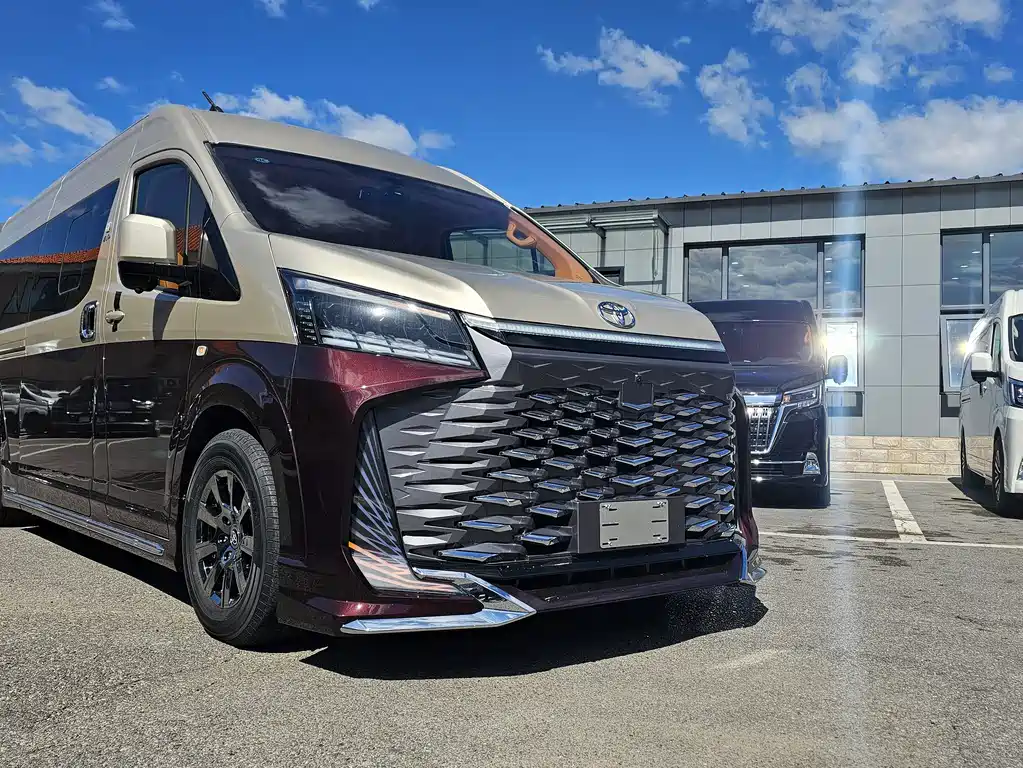 Toyota HiAce 2025 3.5L AT