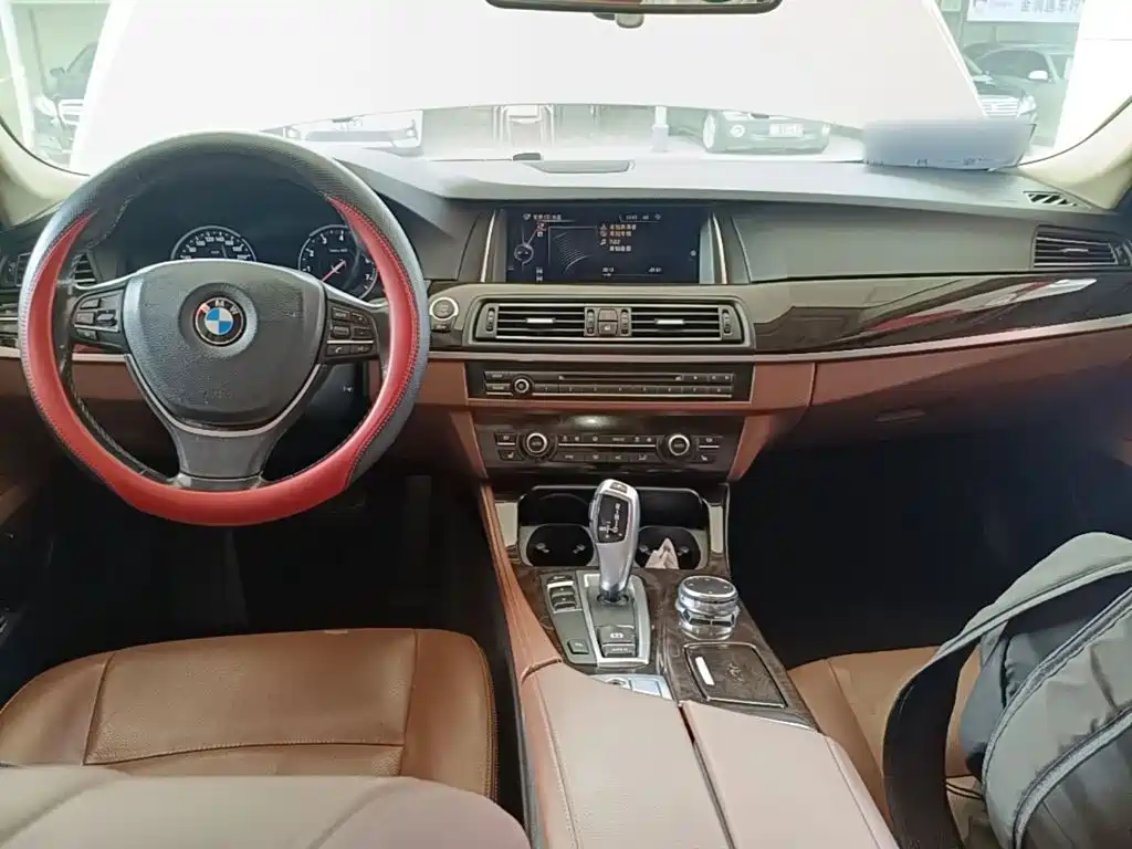 BMW 5 Series — миниатюра 10
