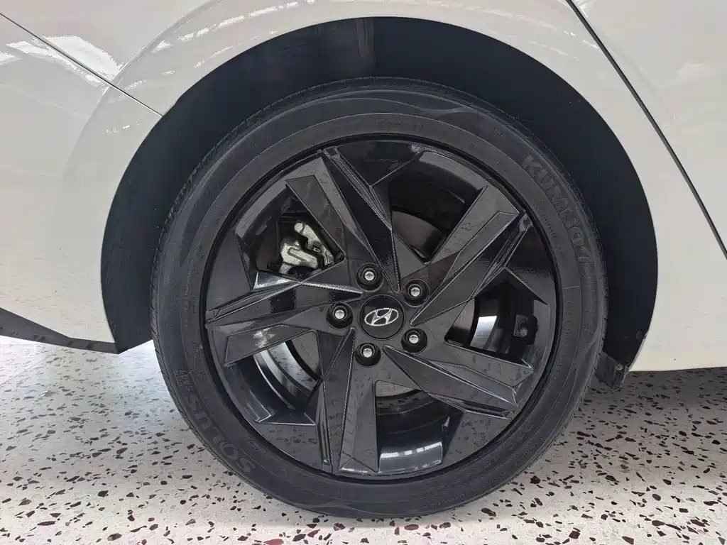 Hyundai Elantra — миниатюра 24