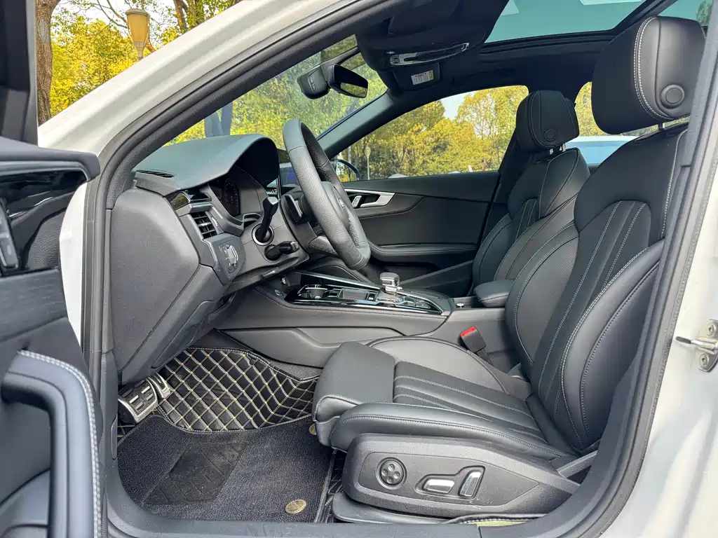 Audi A4L 2024 40 TFSI Luxury