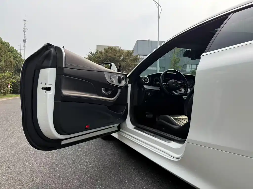Mercedes-Benz E-Class (Import) — миниатюра 11