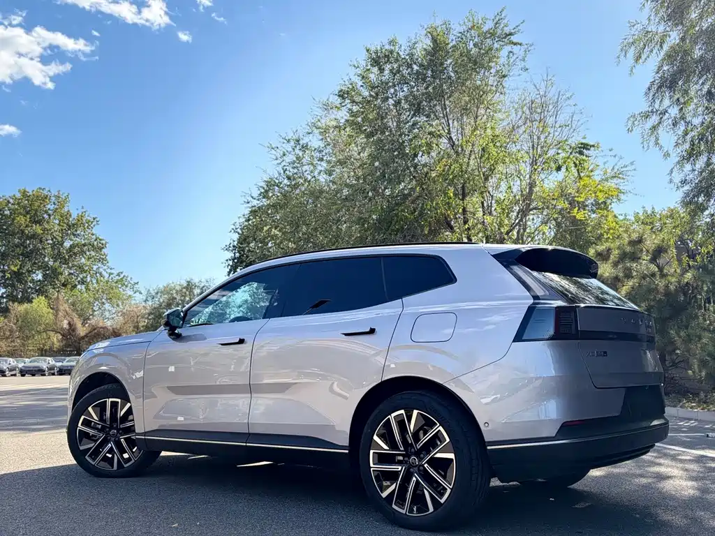 Volvo XC70 PHEV — миниатюра 13