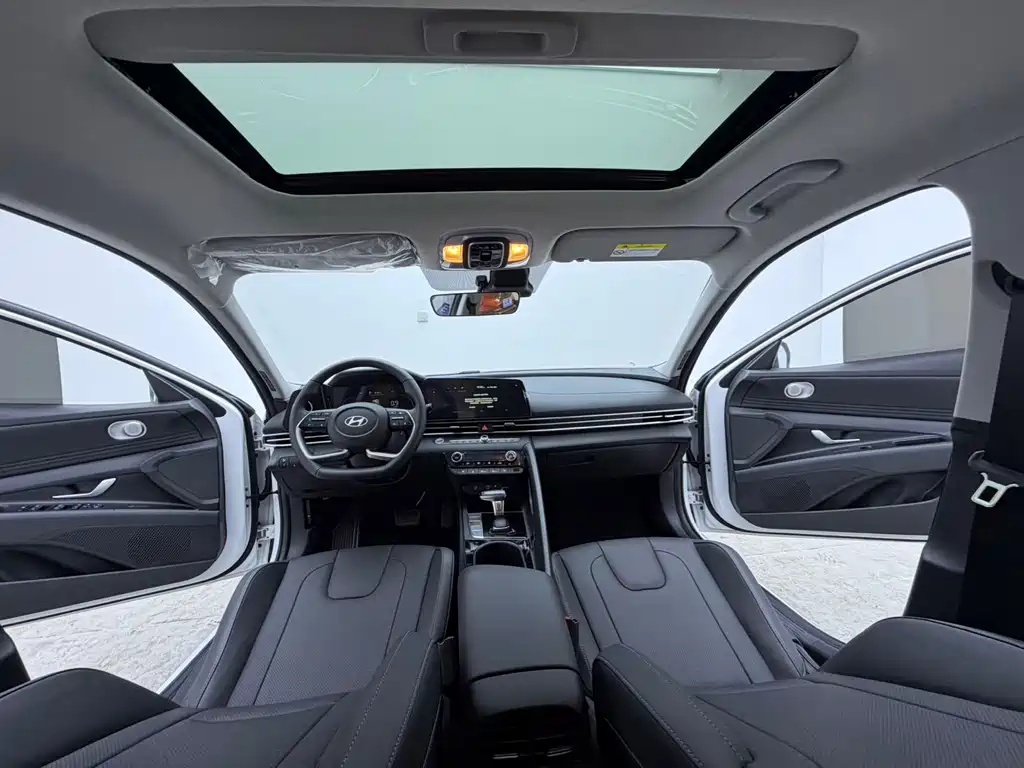 Hyundai Elantra — миниатюра 17