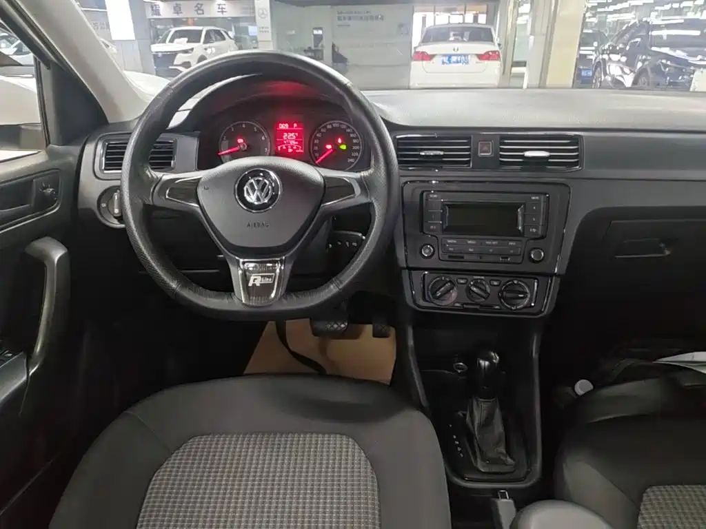 Volkswagen Santana — миниатюра 13