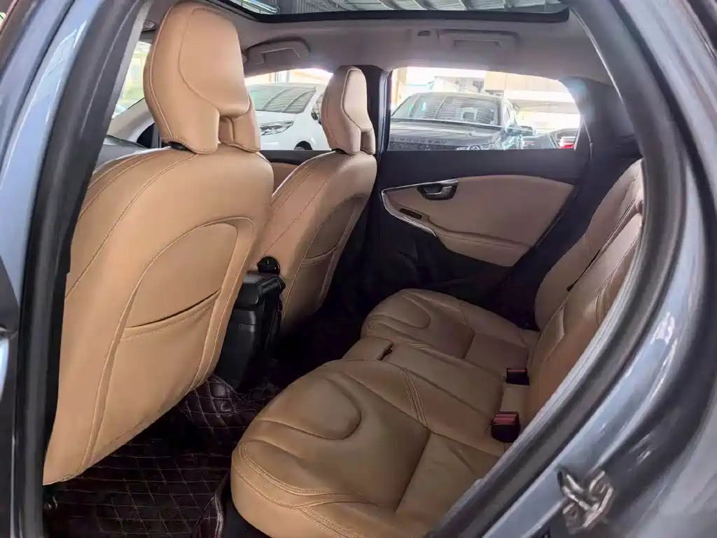 Volvo V40 — миниатюра 5