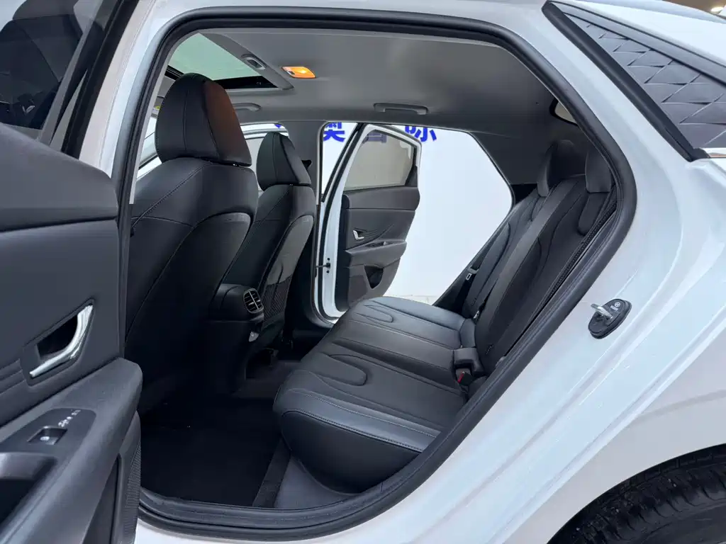 Hyundai Elantra — миниатюра 13