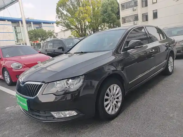 Skoda Superb — фото 1