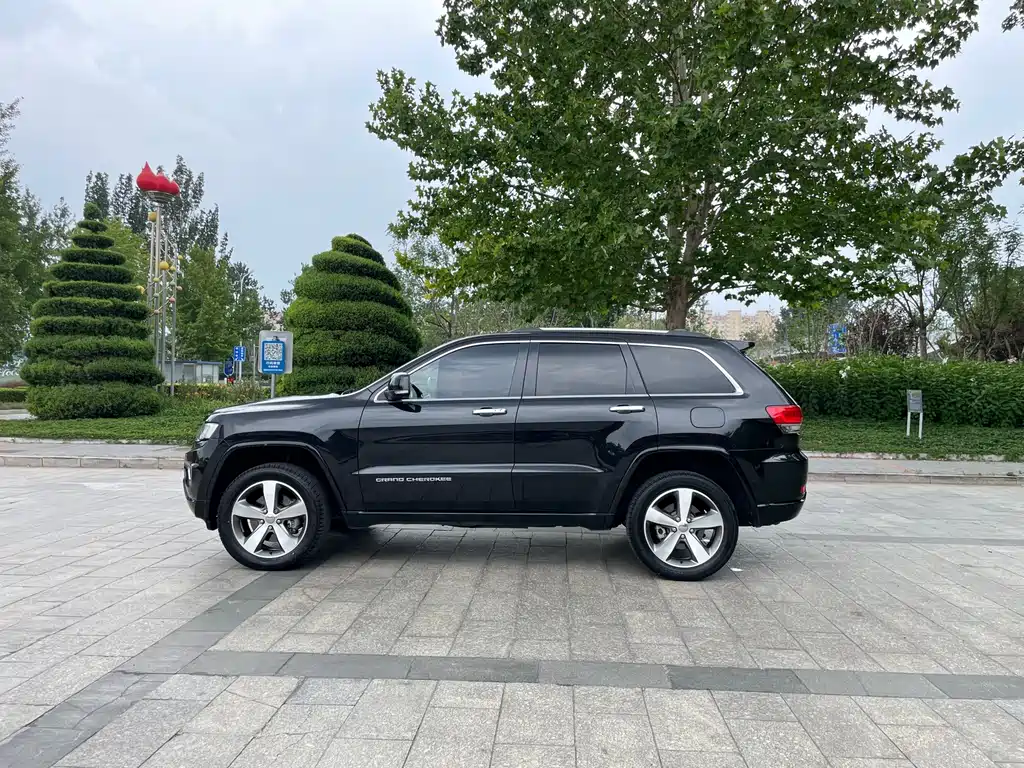 Jeep Grand Cherokee (Import) — миниатюра 8