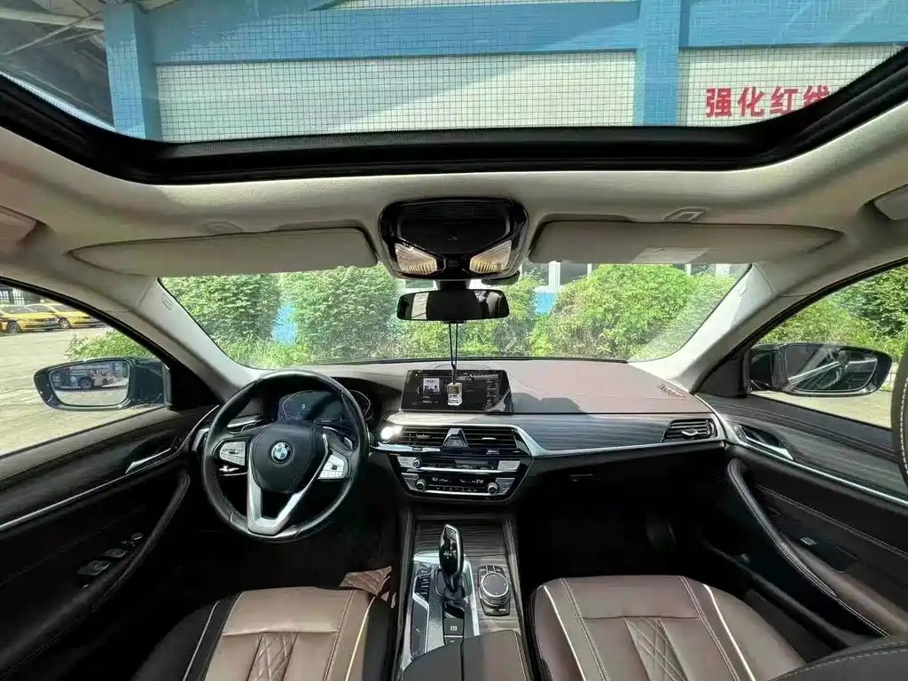 BMW 5 Series — миниатюра 3
