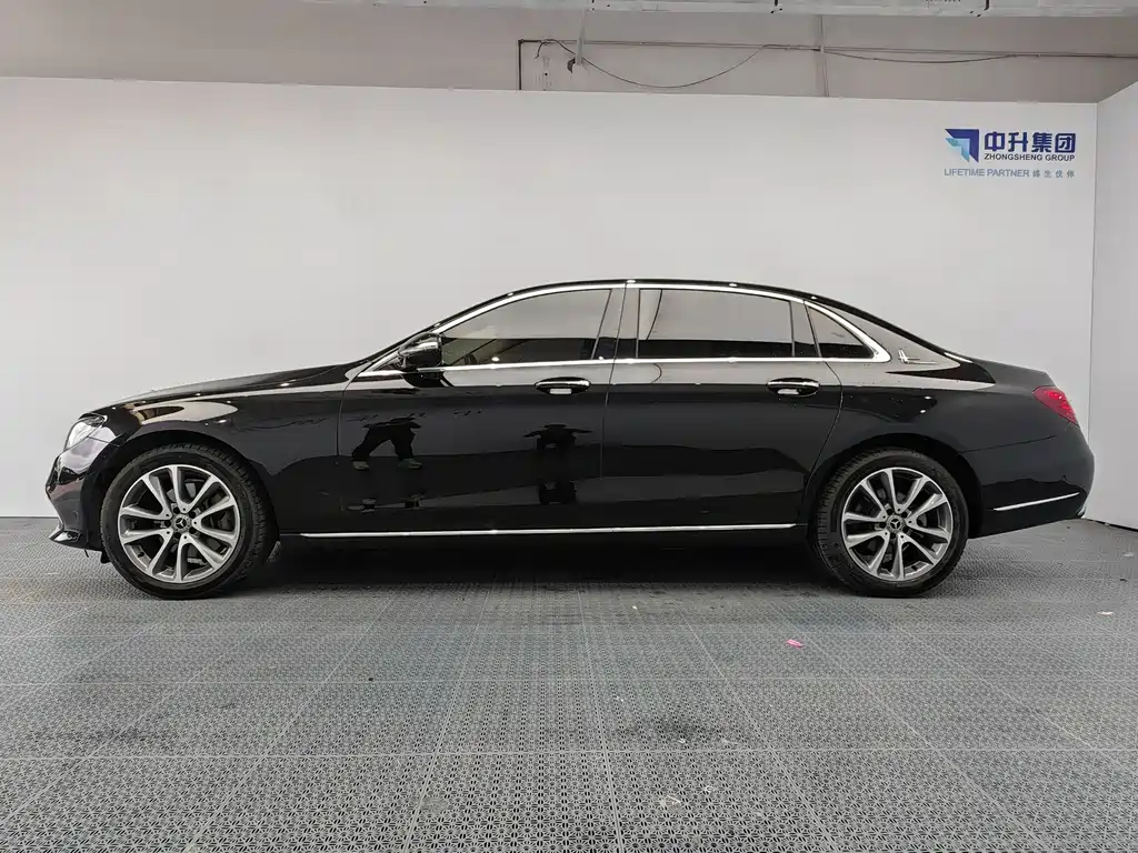 Mercedes-Benz E-Class — миниатюра 7