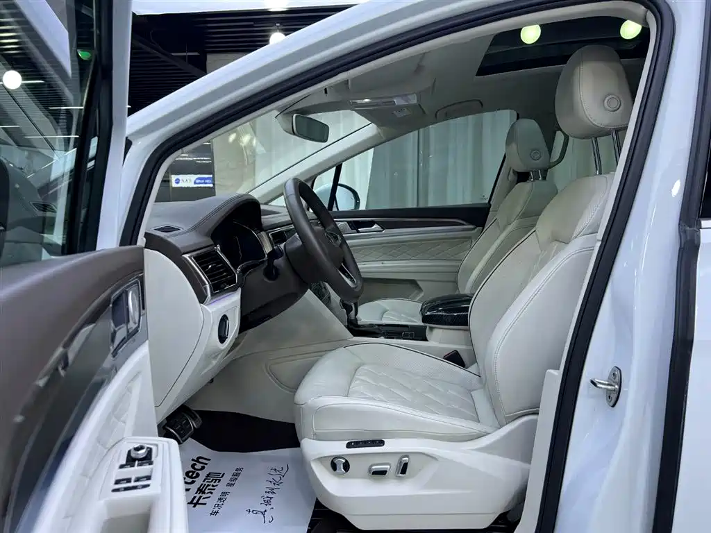Volkswagen Viloran 2020 380TSI Luxury