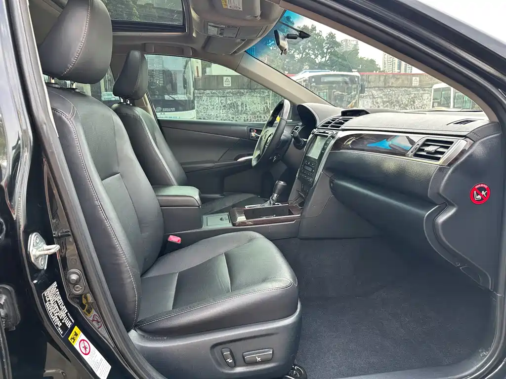 Toyota Camry — миниатюра 7