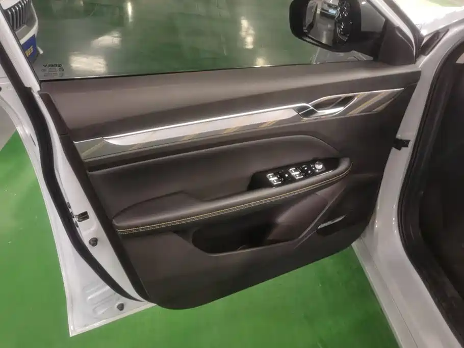 Geely L HiP — миниатюра 7