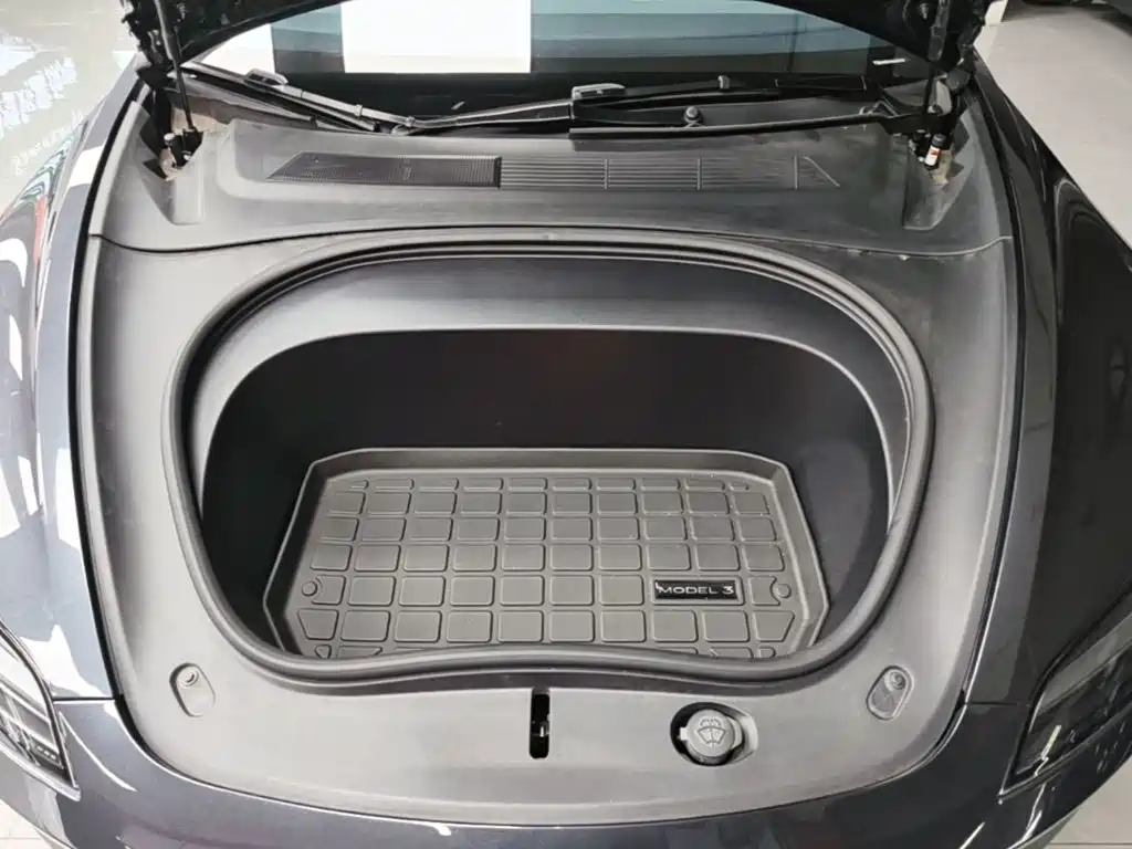 Tesla Model 3 — миниатюра 20