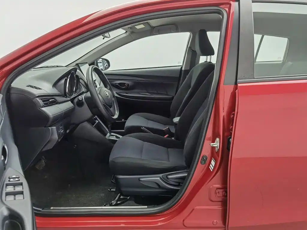 Toyota Yaris L — миниатюра 10