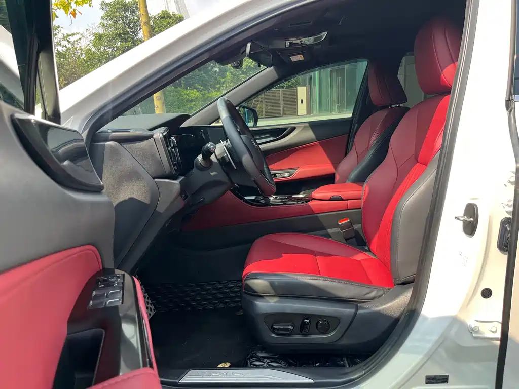 Lexus NX — миниатюра 8