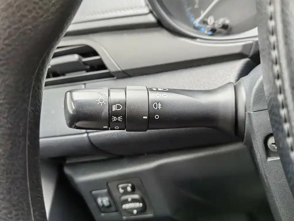 Toyota Yaris L — миниатюра 21