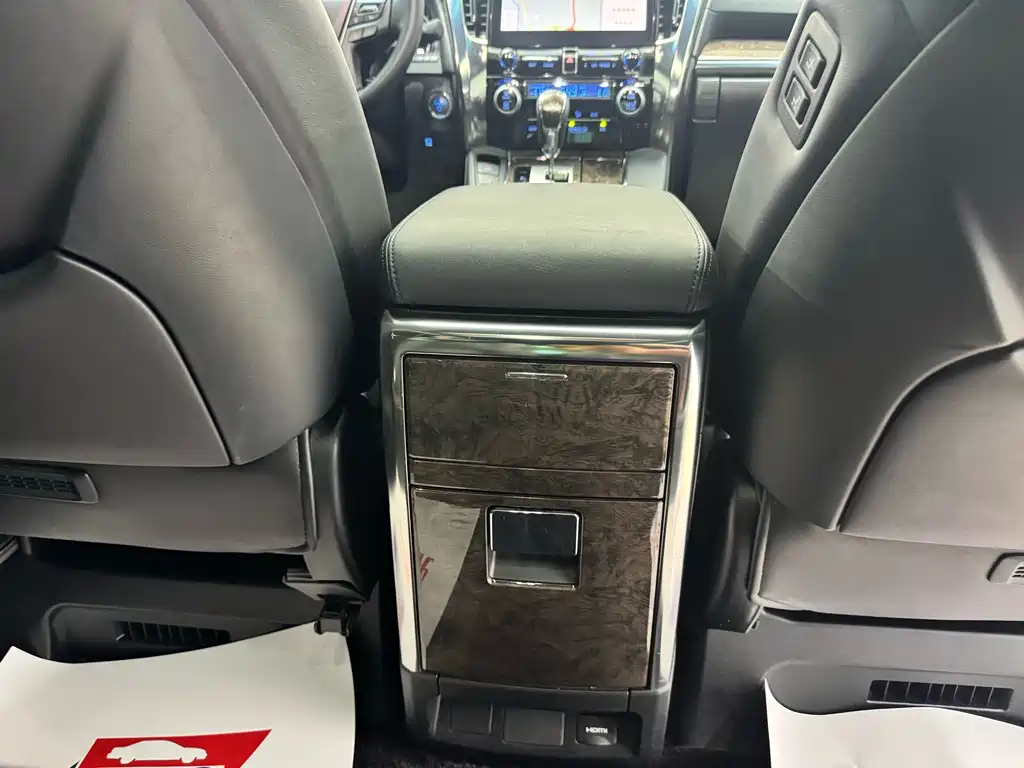 Toyota Alphard — миниатюра 20