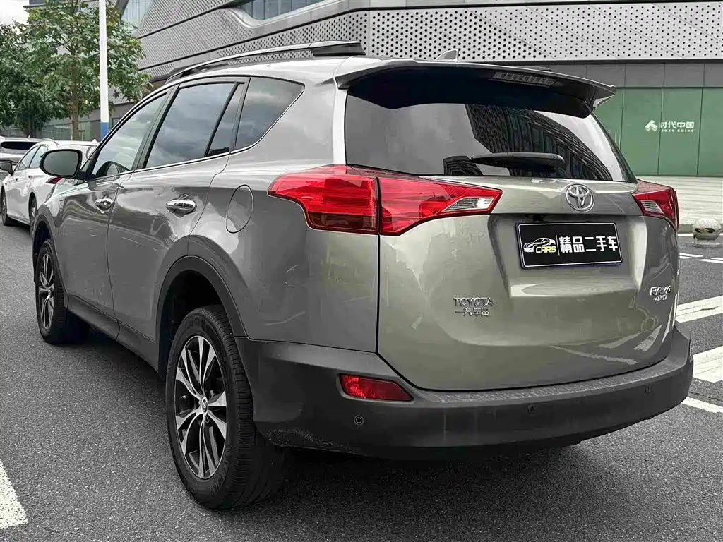 Toyota RAV4 — миниатюра 9