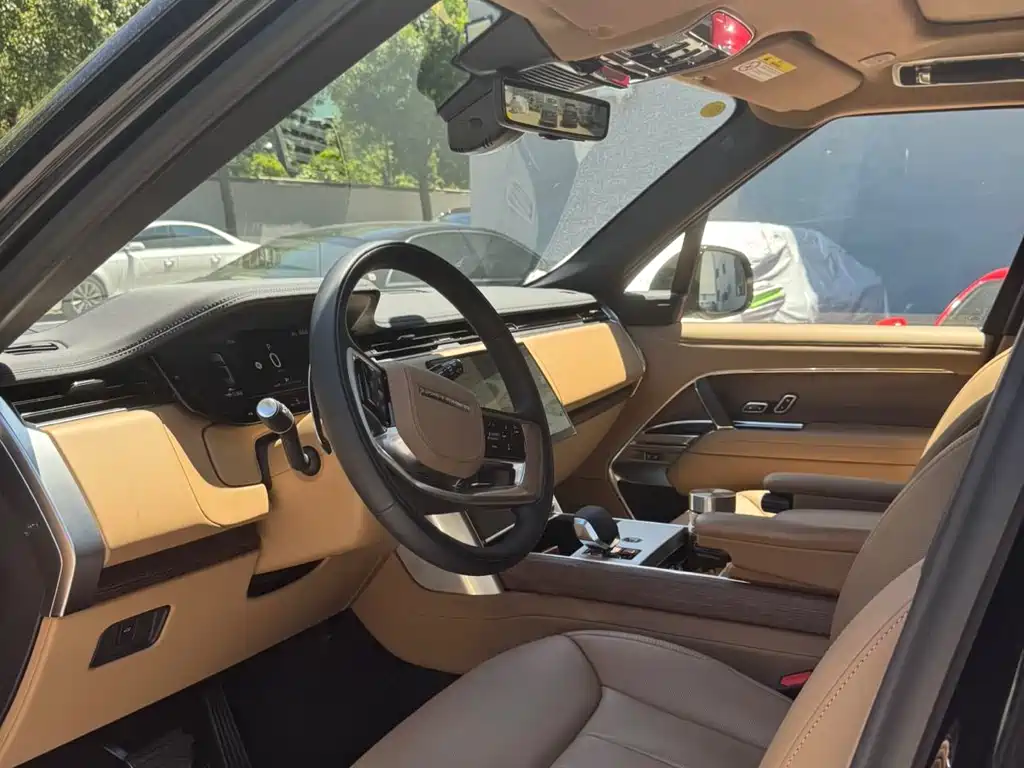 Land Rover Range Rover 2025 3.0 L6 360PS