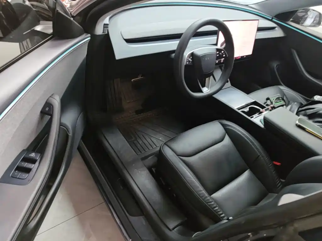 Tesla Model 3 — миниатюра 16