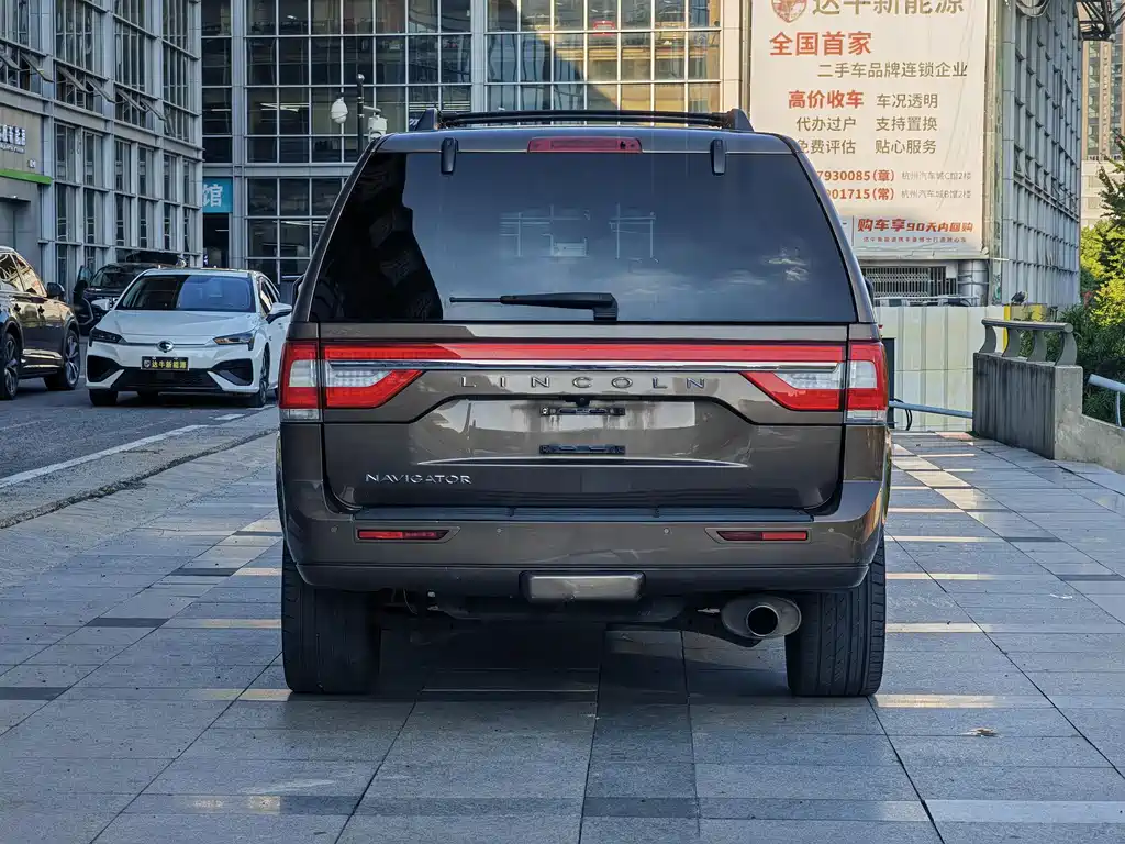 LINCOLN NAVIGATOR