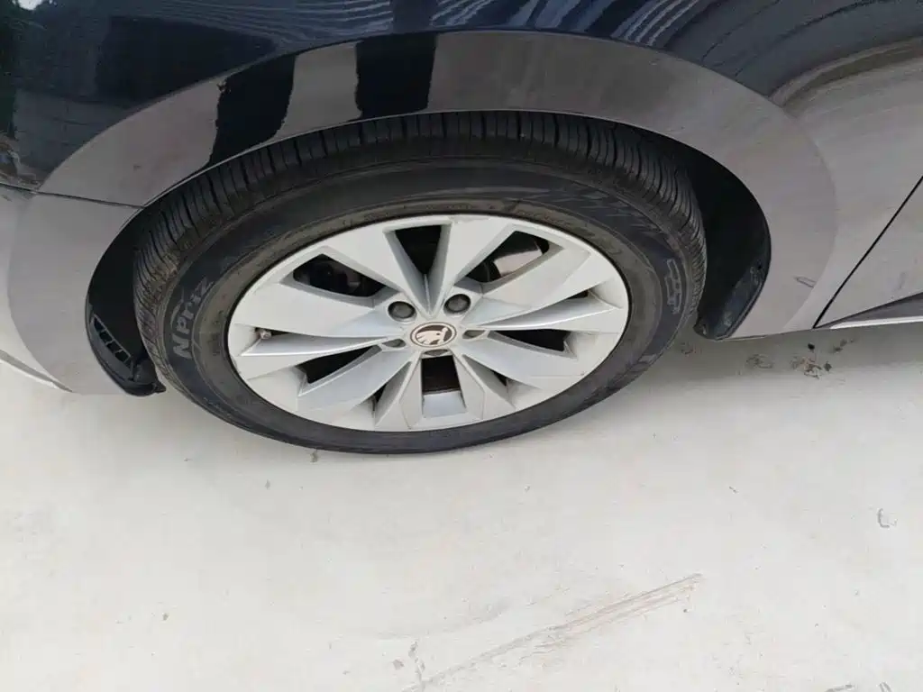 Skoda Superb — миниатюра 23
