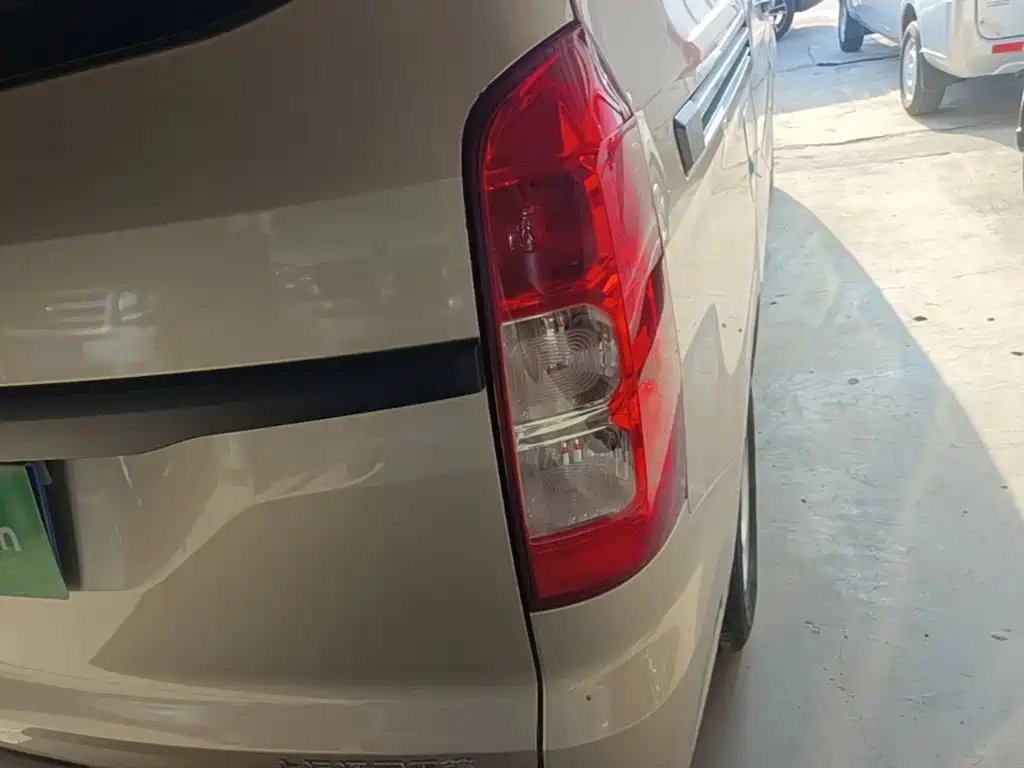 Wuling Hongguang V — миниатюра 8