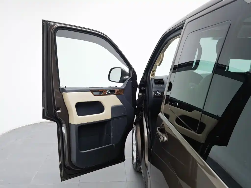 Volkswagen Multivan — миниатюра 8