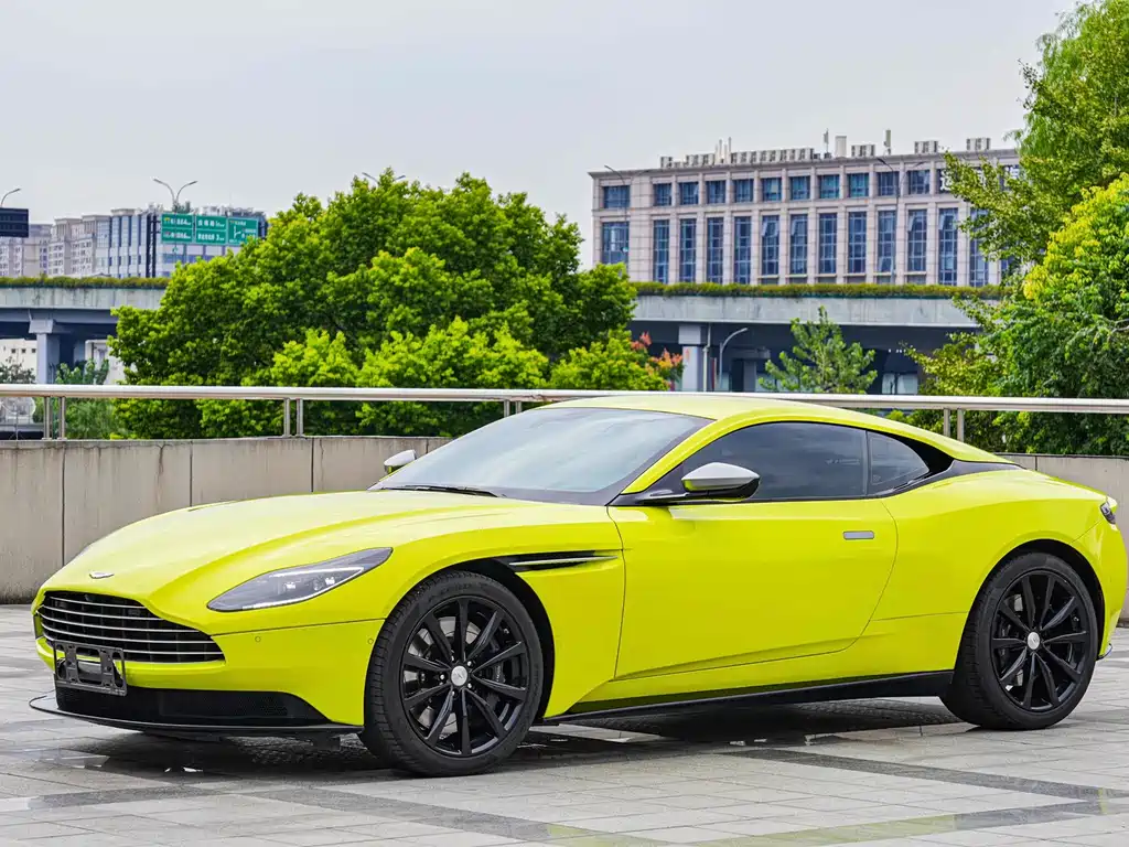 Aston Martin DB11