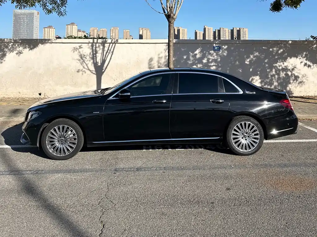 Mercedes-Benz E-Class — миниатюра 3