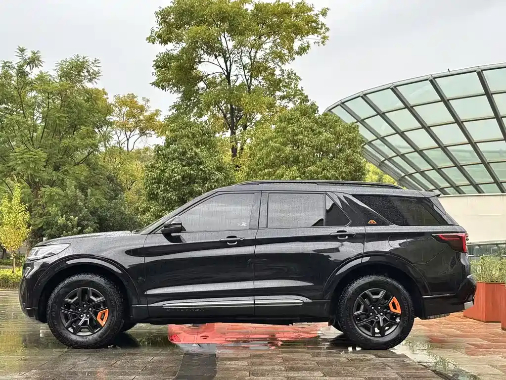 Ford Explorer — миниатюра 3