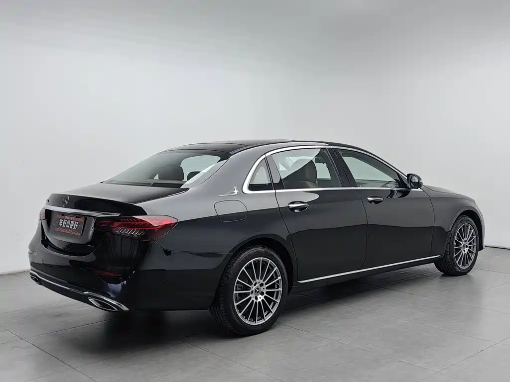 Mercedes-Benz E-Class — миниатюра 2