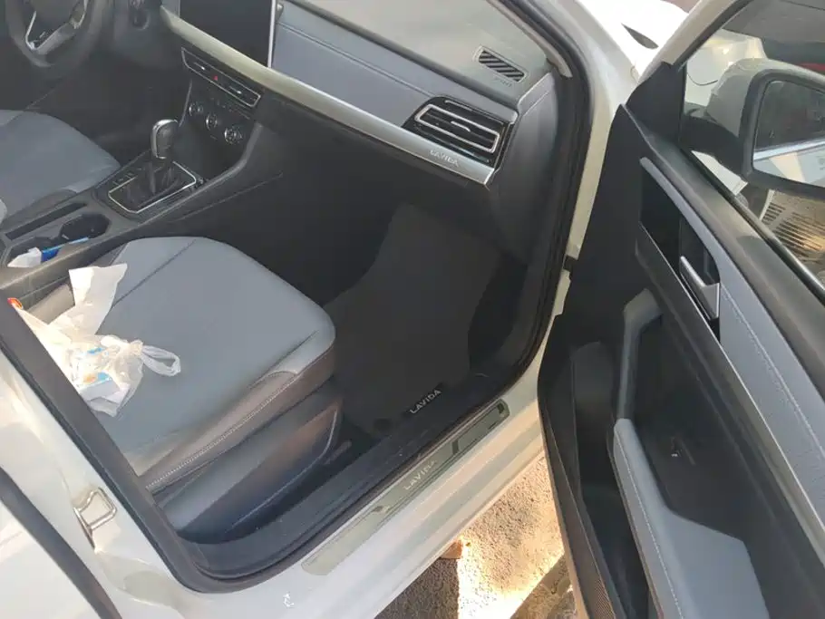 Volkswagen Lavida — миниатюра 8