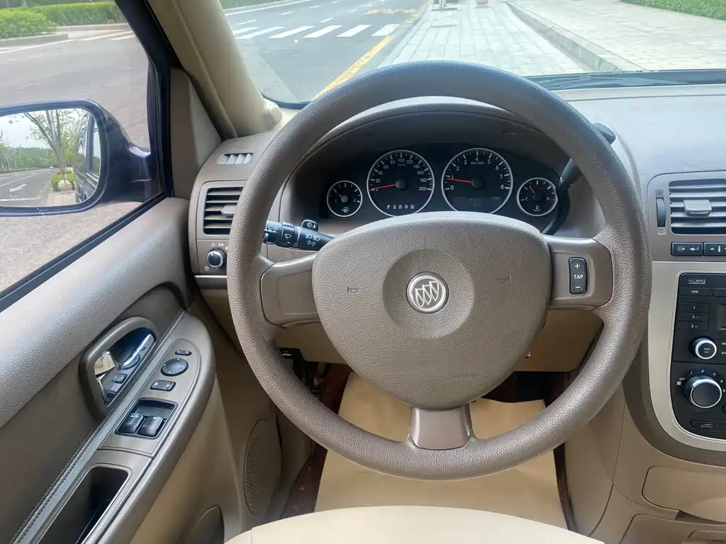 Buick GL8 — миниатюра 10