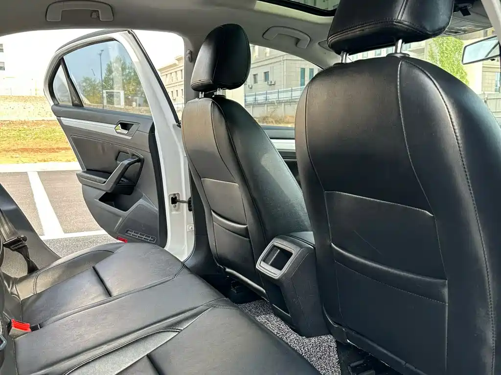 Volkswagen Lamando 2018 230TSI DSG
