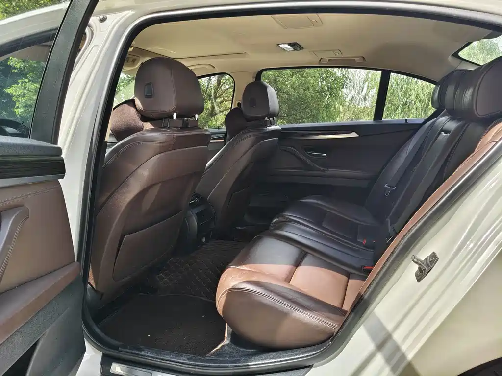 BMW 5 Series — миниатюра 6