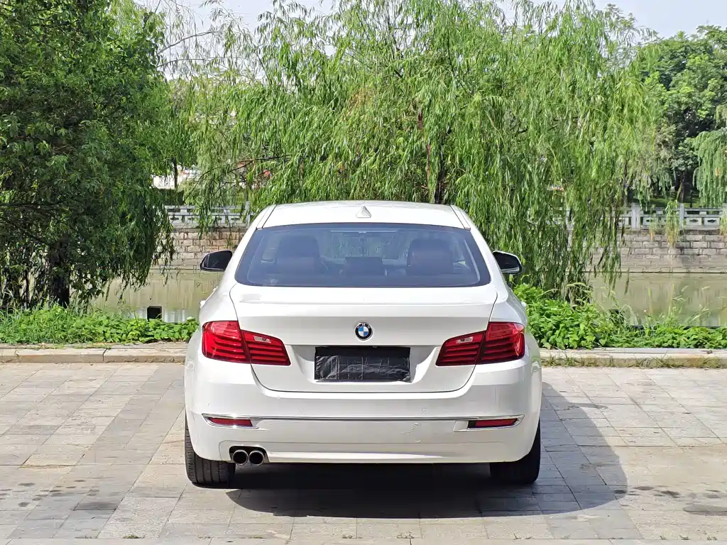 BMW 5 Series — миниатюра 21
