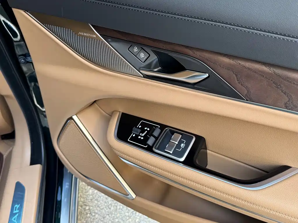 Jaguar XFL — миниатюра 14